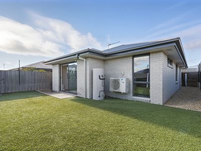 2 / 10 Curtain Court, Brighton