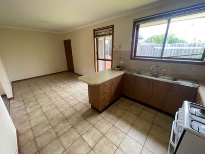 2 / 59 Duncans Road, Werribee
