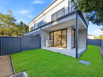 Townhouse / 9-9a Old Berowra Road, Hornsby
