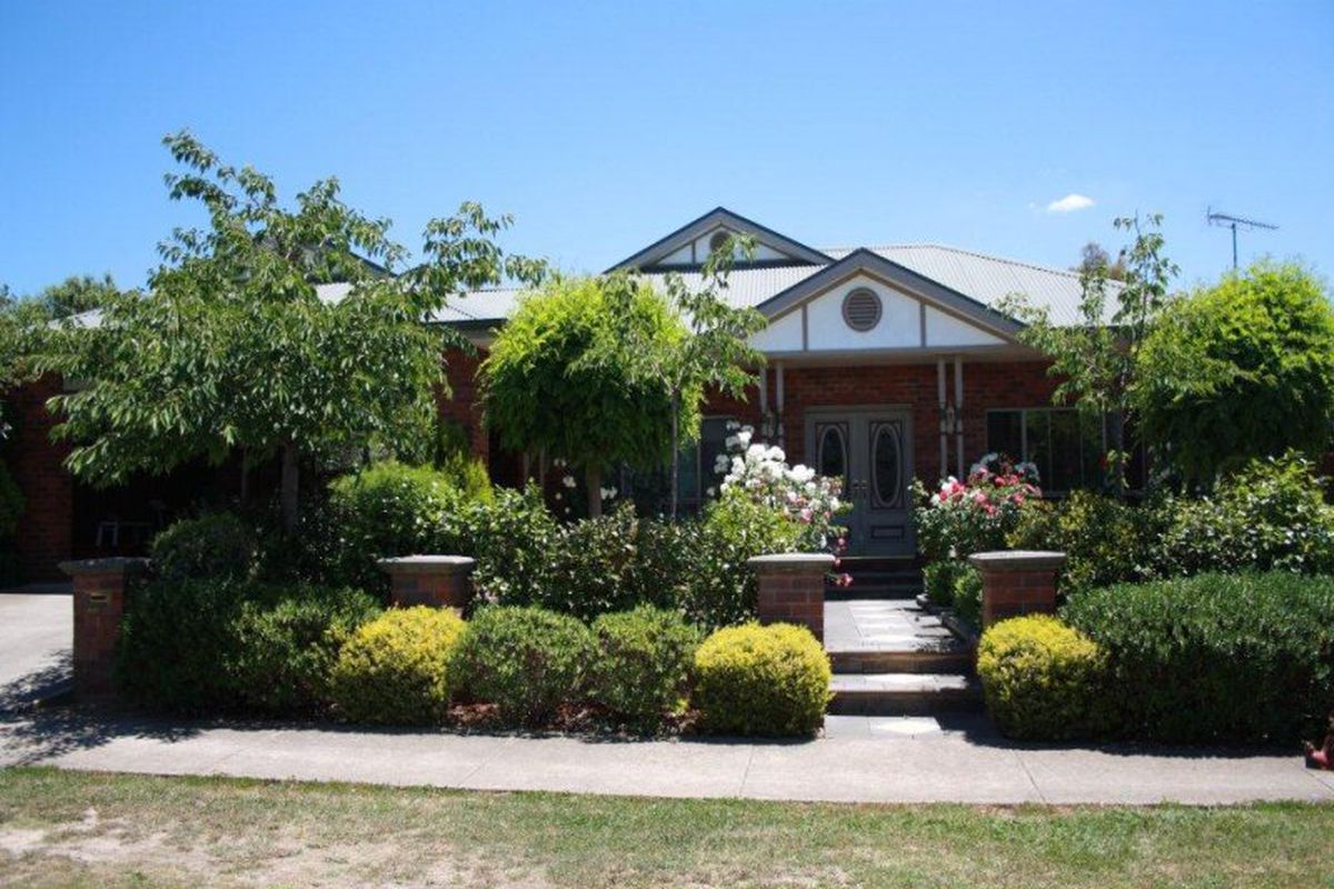 7 Club Court, Mansfield