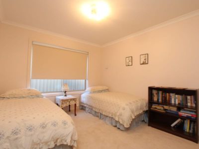 1 / 52 Cambridge Drive, Mansfield