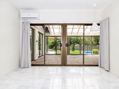 5 Lakeside Road, Churchlands