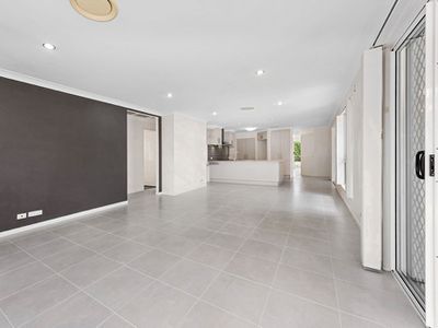 27 Dundee Cres, Wakerley