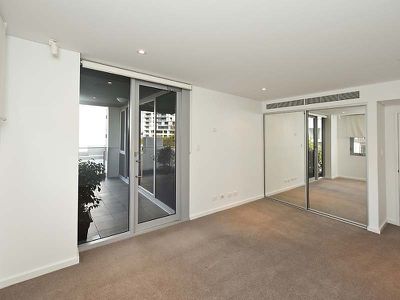 22 / 39 Bow River Cresc, Burswood
