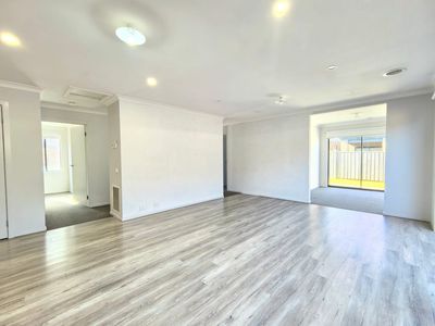 12 Kilcunda Drive, Truganina