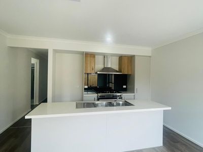 73 Imatra Loop, Tarneit