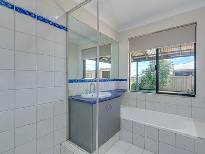 4 Trumpeter Parade, Yanchep