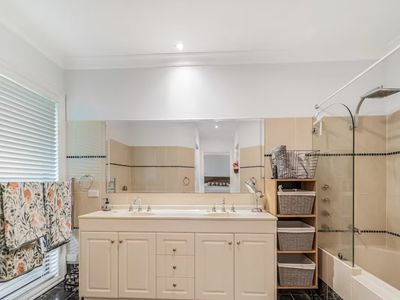 60 Saint Andrews Drive, Dubbo