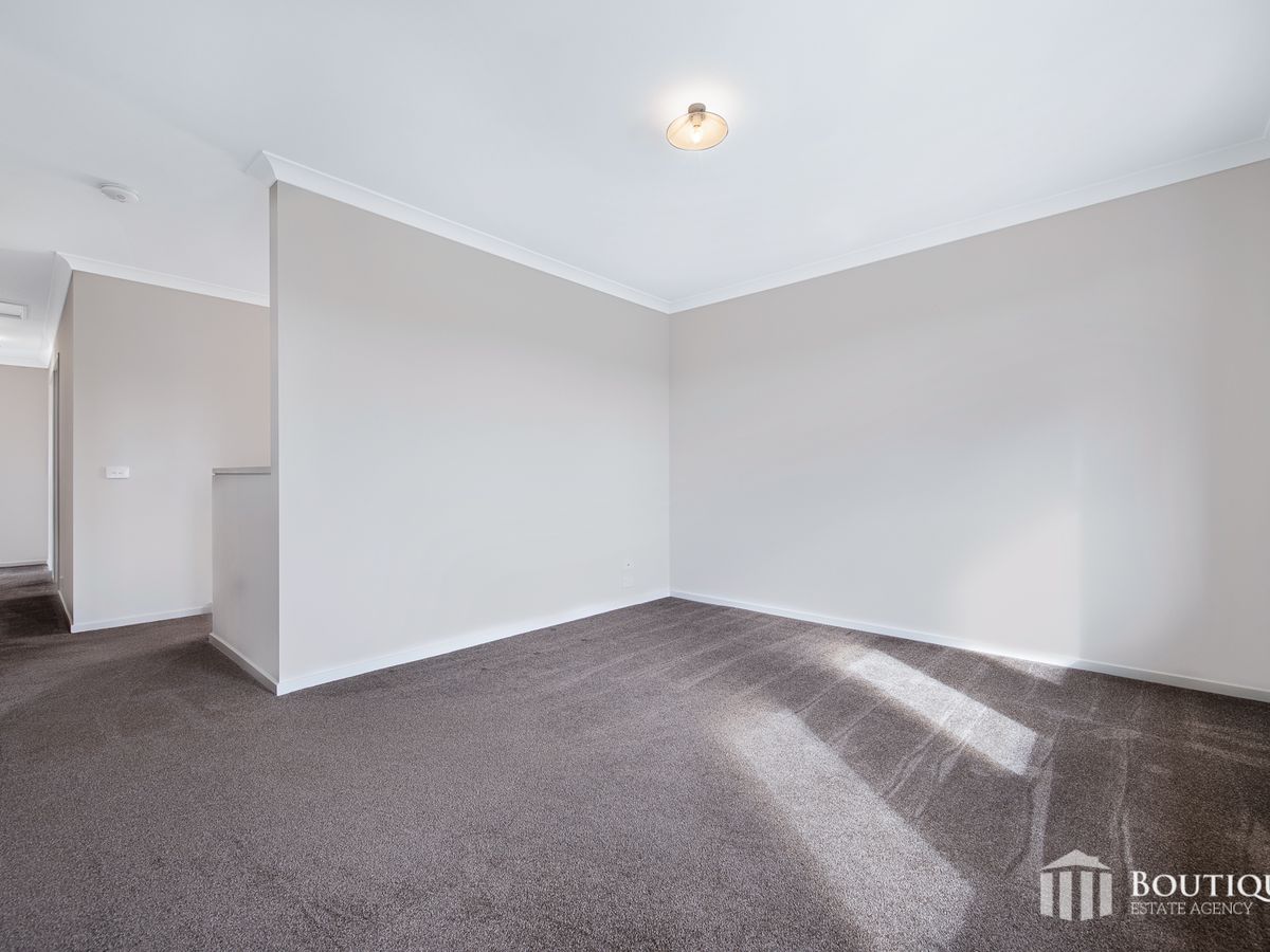 22 Rosina Drive, Officer