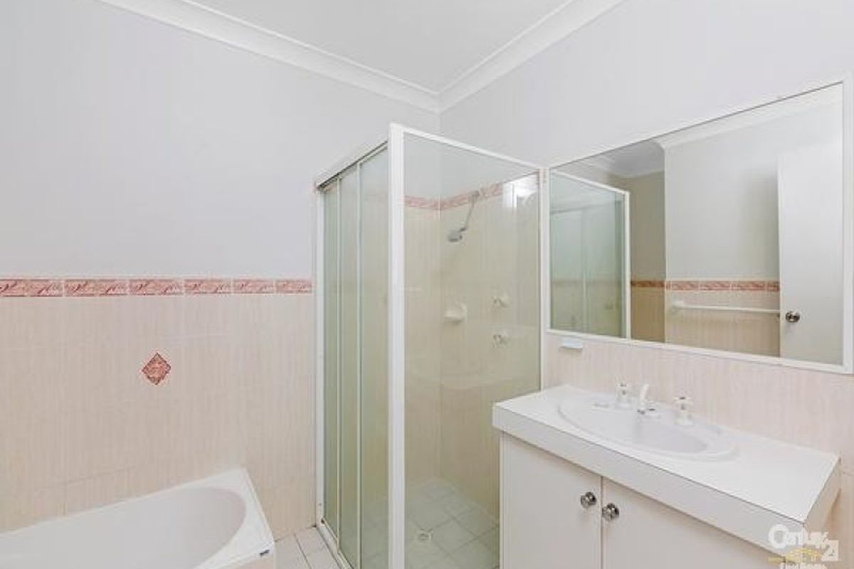 2 / 8 Russell Street, East Gosford