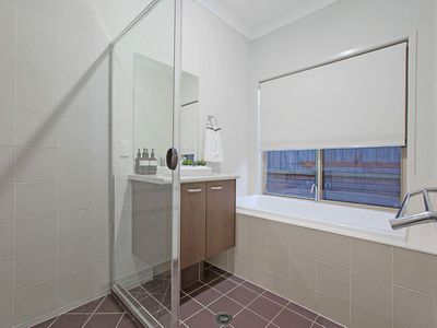 32 Figtree Place, Wakerley