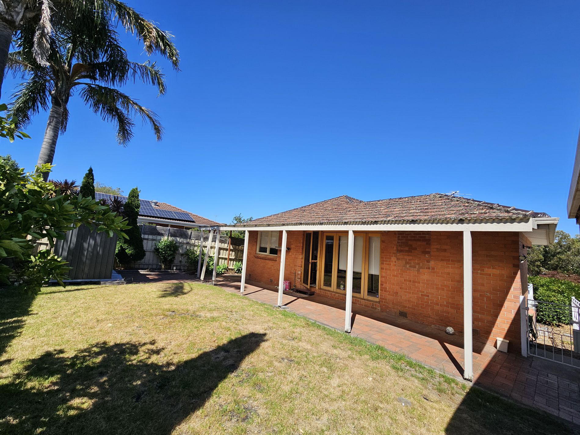 8 Paynes Road, Mount Waverley