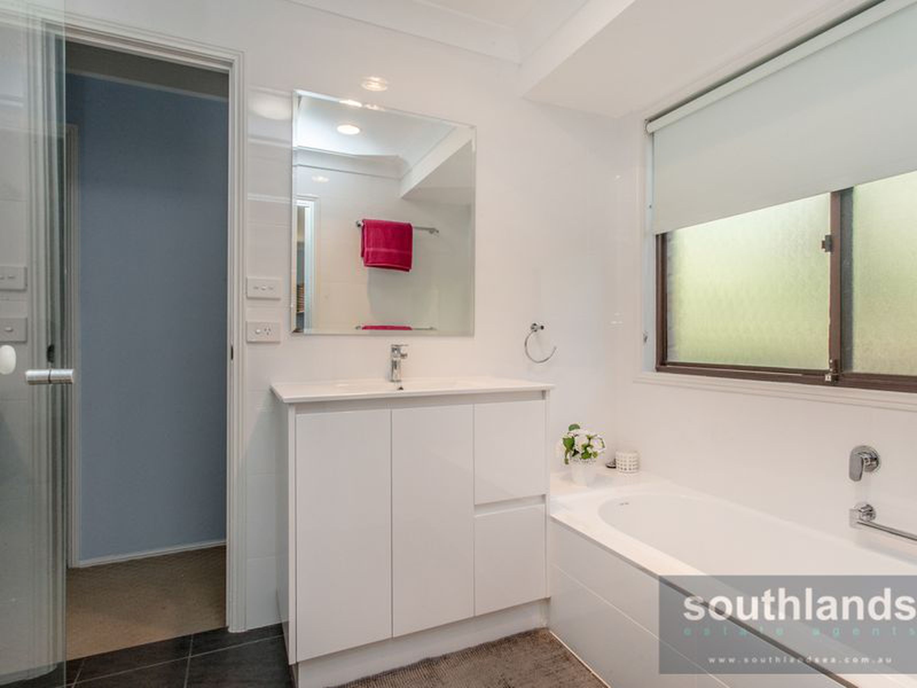 6 Morrel Place, KINGSWOOD