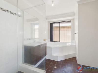 4 Lorna Cove, Tapping