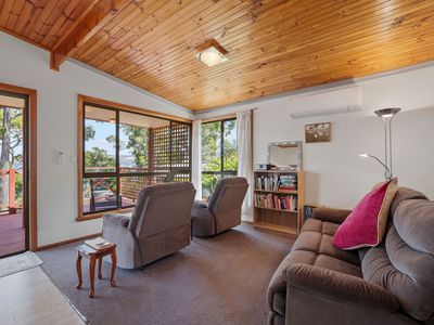 2 Cray Point Parade, Eggs And Bacon Bay