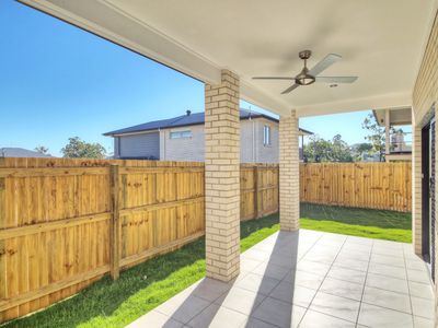 305 Lakeside Avenue, Springfield Lakes