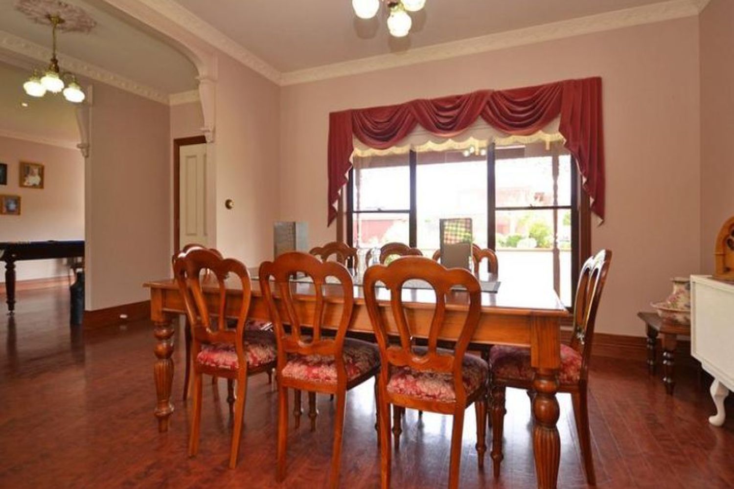 135 Barnes Boulevard, Horsham