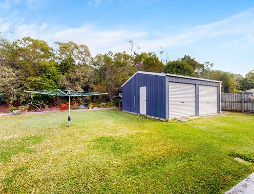 Spacious Family Living with Side Access and a Large Shed image 16