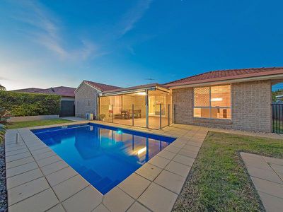 16 Holland Cres, Wynnum West