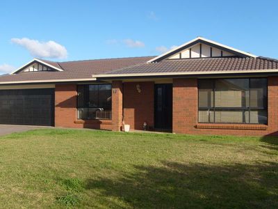 17 Lancaster Park Place, Dubbo