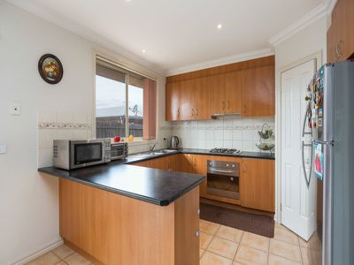 4 / 96 Thames Boulevard, Werribee