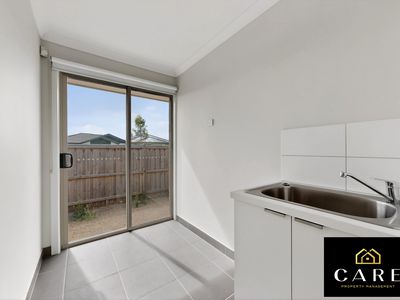 63 Merula Drive, Mambourin