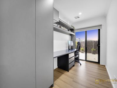 5 Palette Street, Mambourin