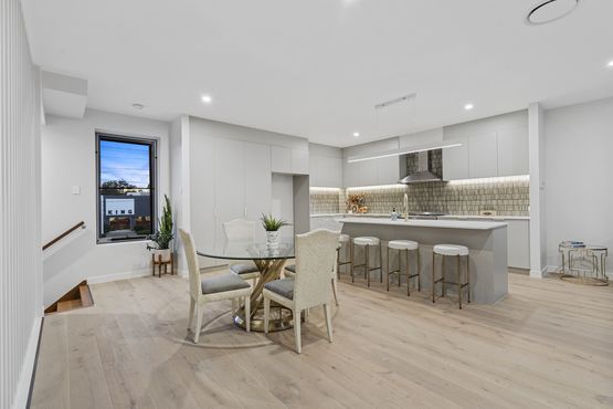 2 / 33 Charlton Street, Southport