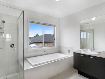 106 Bondi Parade, Point Cook