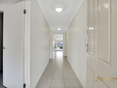 8 Gunyong Crescent, Manor Lakes