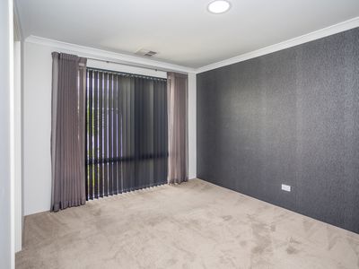 21 Manhattan Concourse, Hilbert