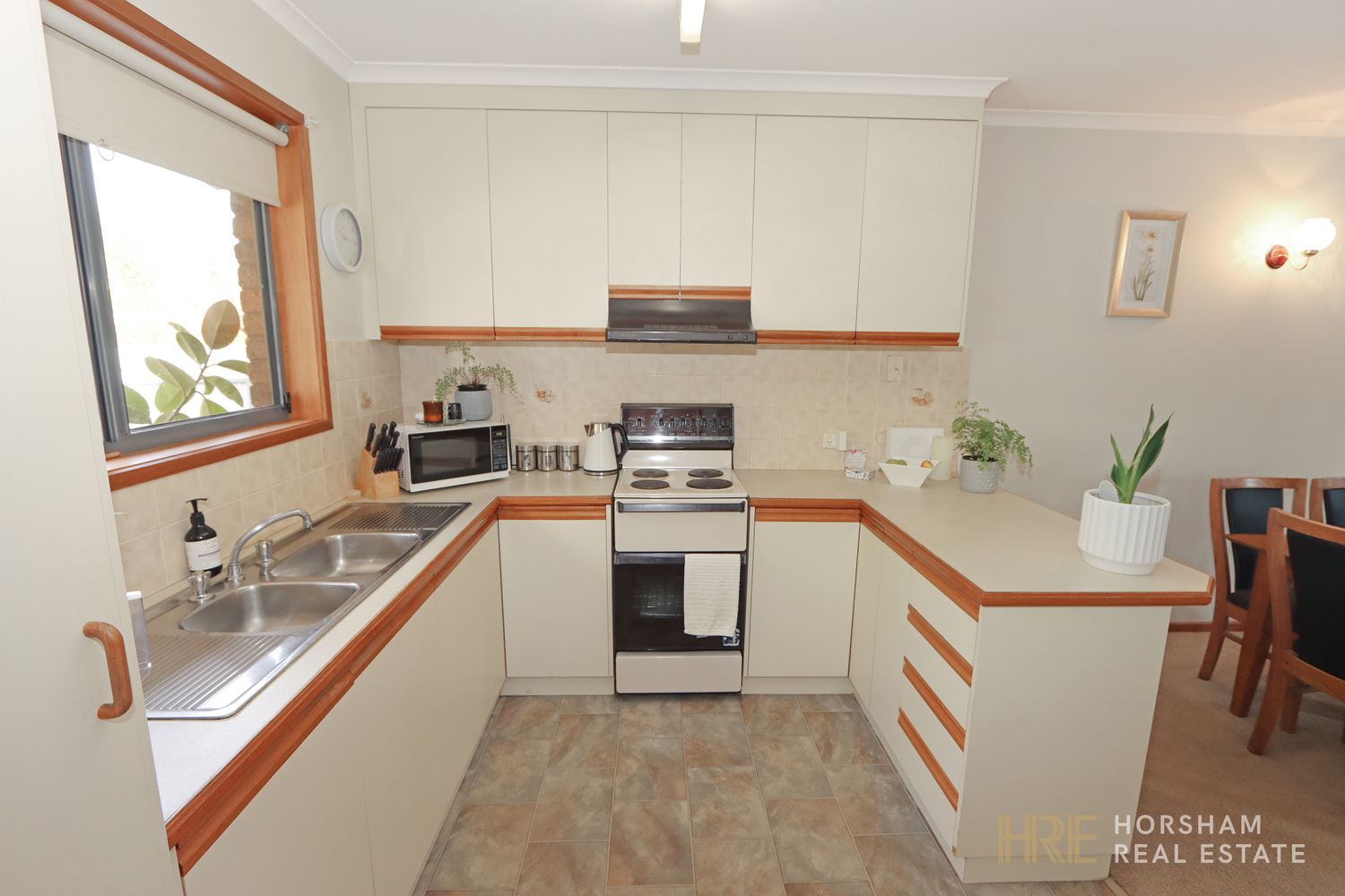 2 / 5 Penny Avenue, Horsham