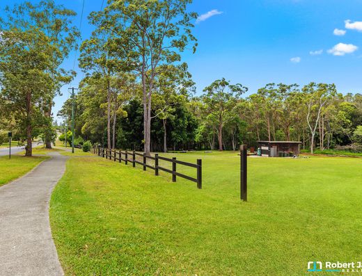 A Once-in-a-Lifetime Old Tewantin Acreage Opportunity image 4
