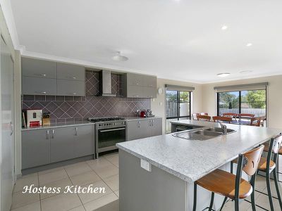 4 Green Way, Rochedale South