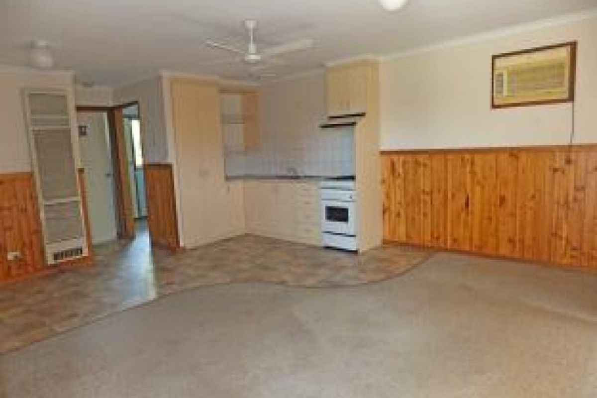 2 / 1 Corella Crescent, Kyabram