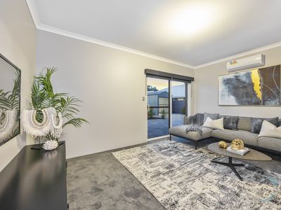 5 Scarlet Close, Tapping