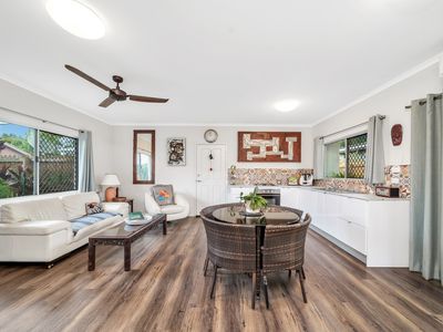2 / 5 Ireland Crescent, Whitfield
