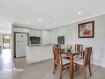 1 / 12 Wisteria Avenue, Ooralea Waters