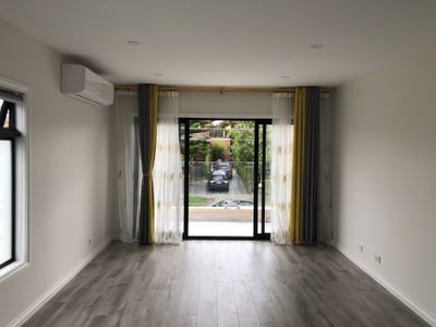 1 / 1 Moore Crescent, Reservoir