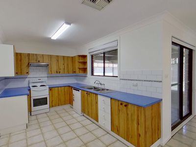 8 Bass Place, Dubbo
