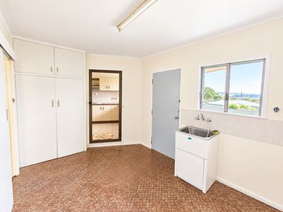 10-12 Crouch Avenue, Atherton