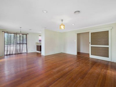 1 / 4 Victor Avenue, Dandenong North