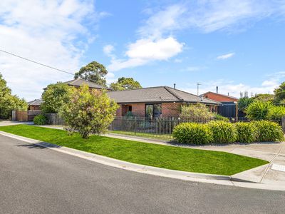 11 Roberts Road, Cranbourne