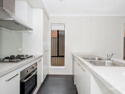 30 Jupiter Crescent, Cranbourne West