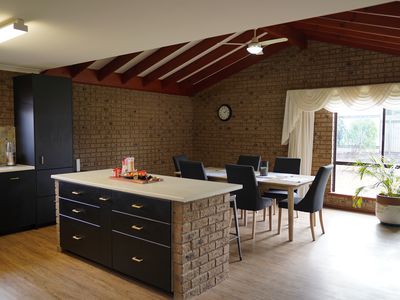 9 Compton Court, Hannans