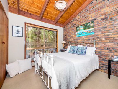 24 Rajah Road, Ocean Shores
