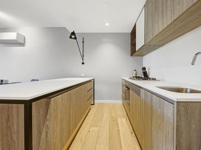 232 / 33 Quay Boulevard, Werribee South