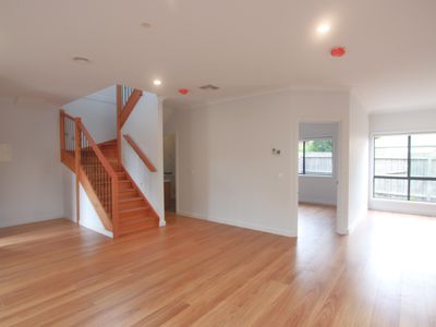 2 / 4 Kirstina Road, Glen Waverley