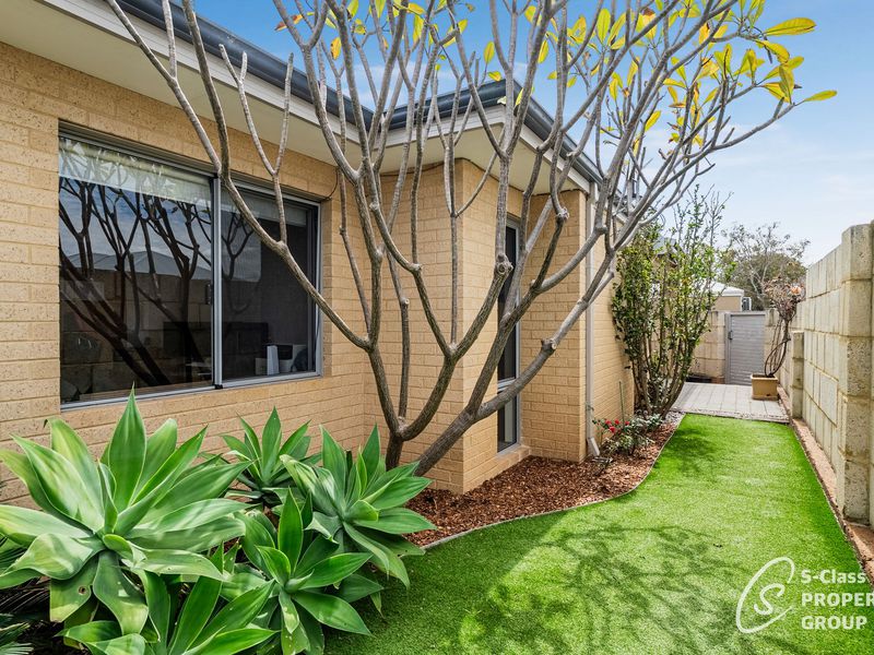 33 Barrington Avenue, Champion Lakes
