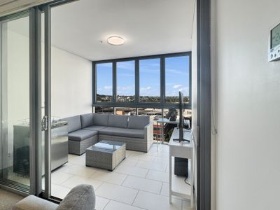 1077 / 16 Hamilton Place, Bowen Hills